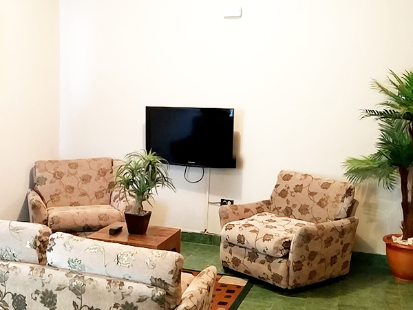 Fachada principal de Residencias San Antonio al amanecer